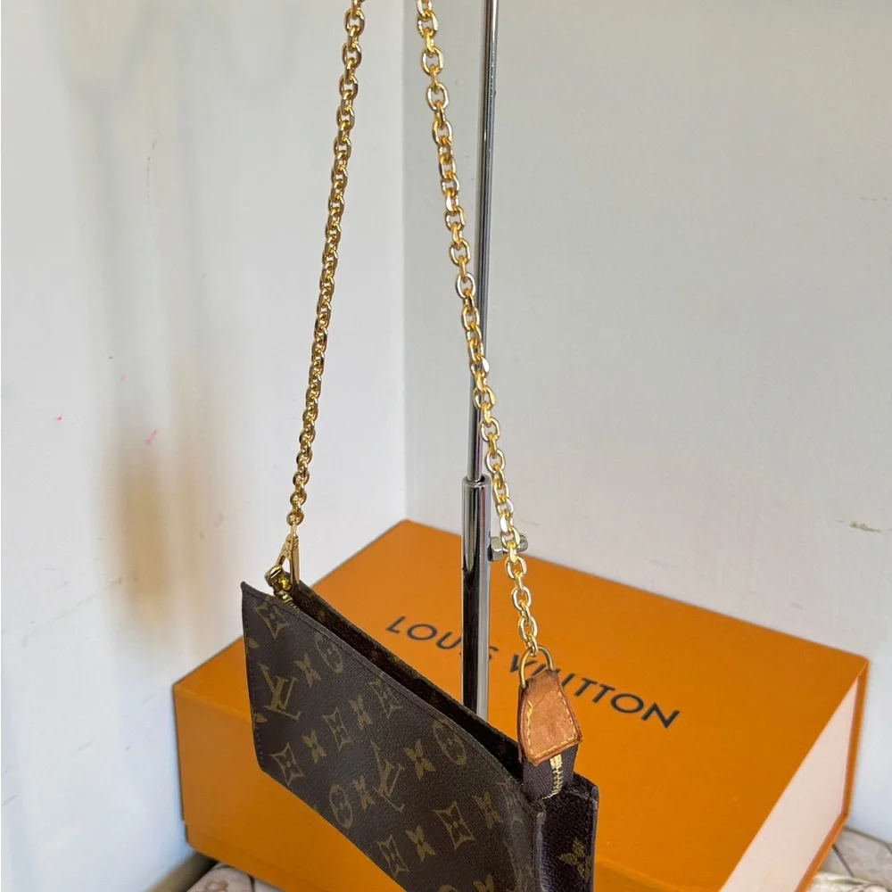 Louis Vuitton Brown and Gold Monogram Clutch size 8x4